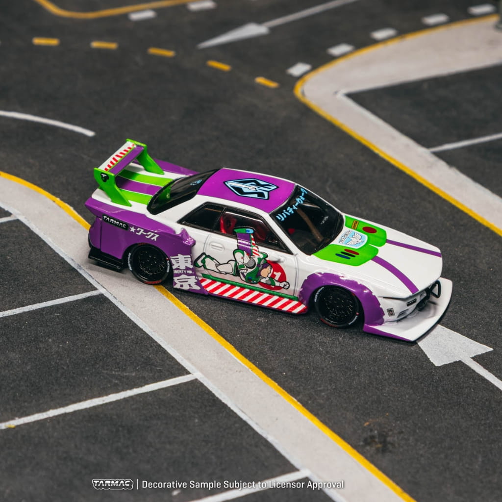 Tarmac Works 1:64 - LB-KAIDO WORKS R32 Skyline Buzz Lightyear Edition - Exclusivo COMIC CON HK 2026