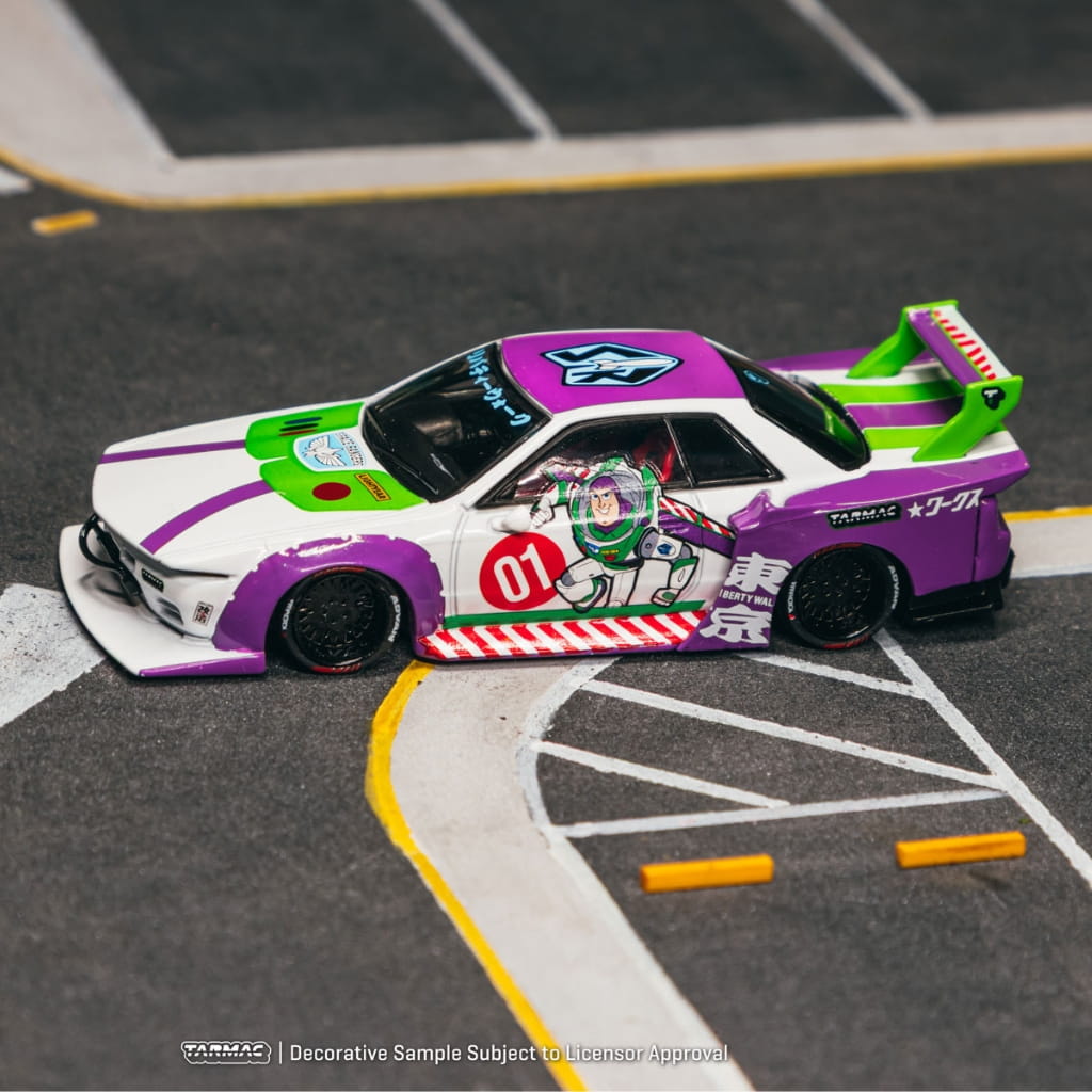 Tarmac Works 1:64 - LB-KAIDO WORKS R32 Skyline Buzz Lightyear Edition - Exclusivo COMIC CON HK 2026